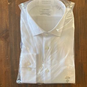 Calvin Klein Infinite Non-Iron, 17.5 neck, 32/33 sleeve, white